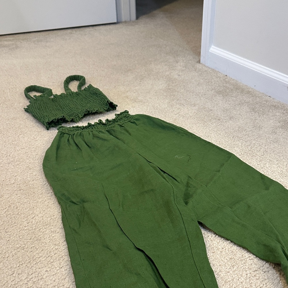 Vera linen two piece set from reformation in Palm green! - Picture 5 of 10